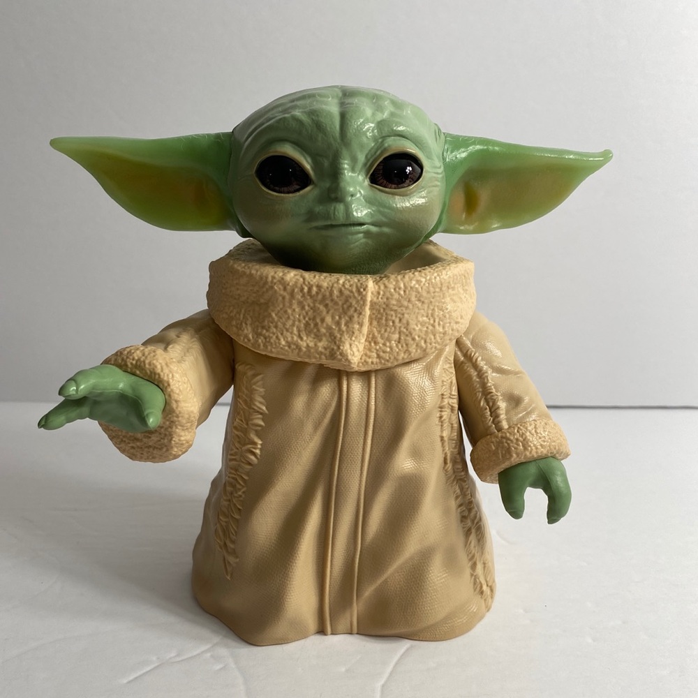 Star Wars Hasbro The Mandalorian The Child Grogu 6.5" Plastic Figure Posable